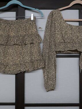 NWT JAPNA Leopard Print 2 Piece Crop Top Skirt Set w/ Scrunchie M